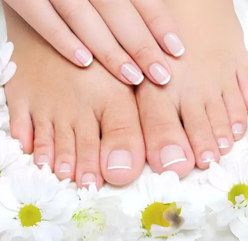 How ​​to Keep Your Feet and Nails Healthy, with Essential Tips for Healthy Feet. Our feet work hard every day, but they often get overlooked in our daily health routines. So how do you keep your feet and nails healthy? It’s crucial not only for your comfort, but also for your overall well-being. Here’s a comprehensive guide to ensuring your feet and nails stay in tip-top shape.